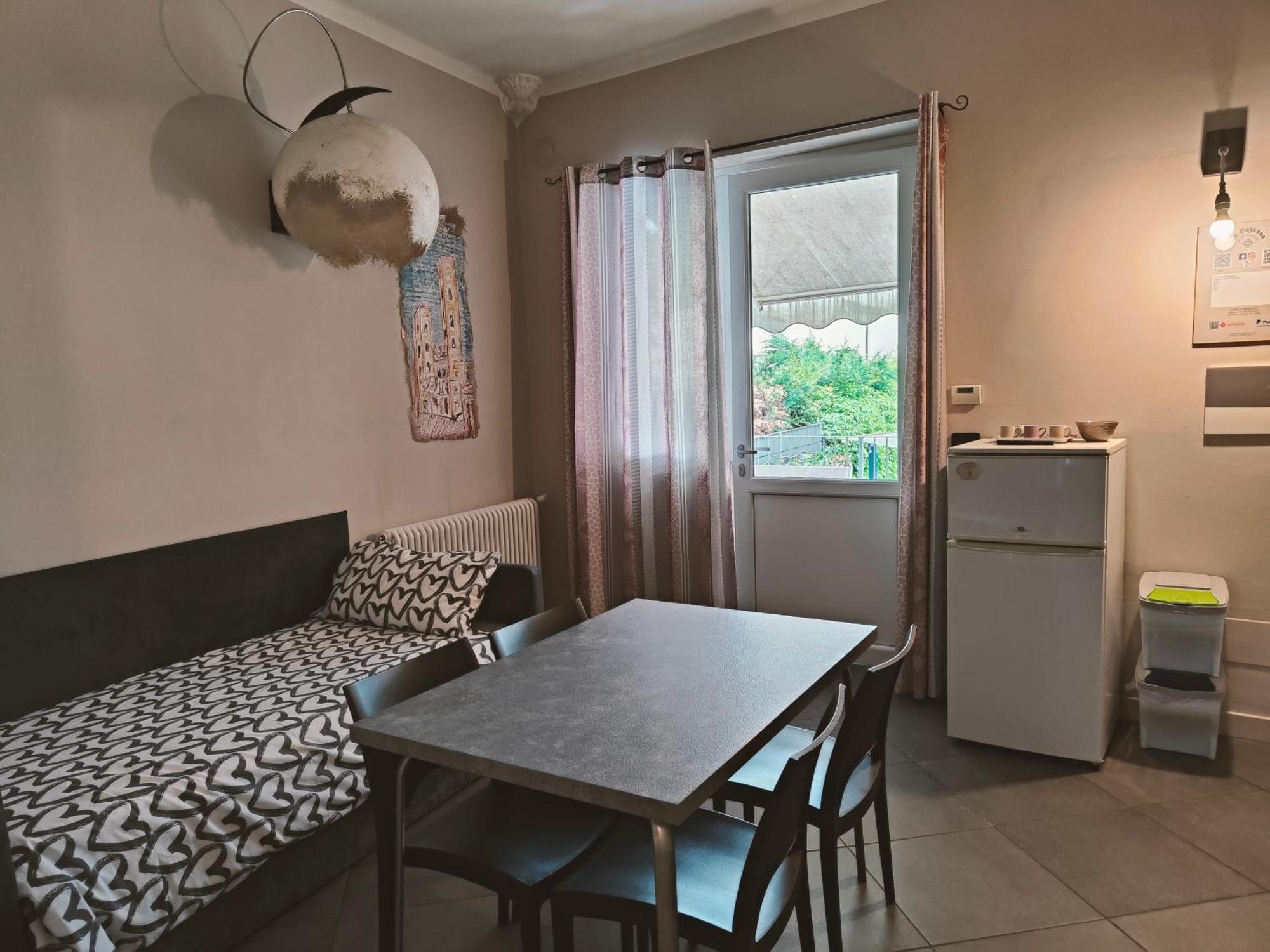 La Pajassa Bed & Breakfast Алба Екстериор снимка