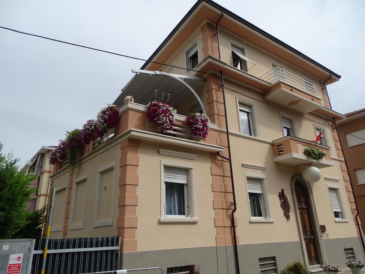 La Pajassa Bed & Breakfast Алба Екстериор снимка