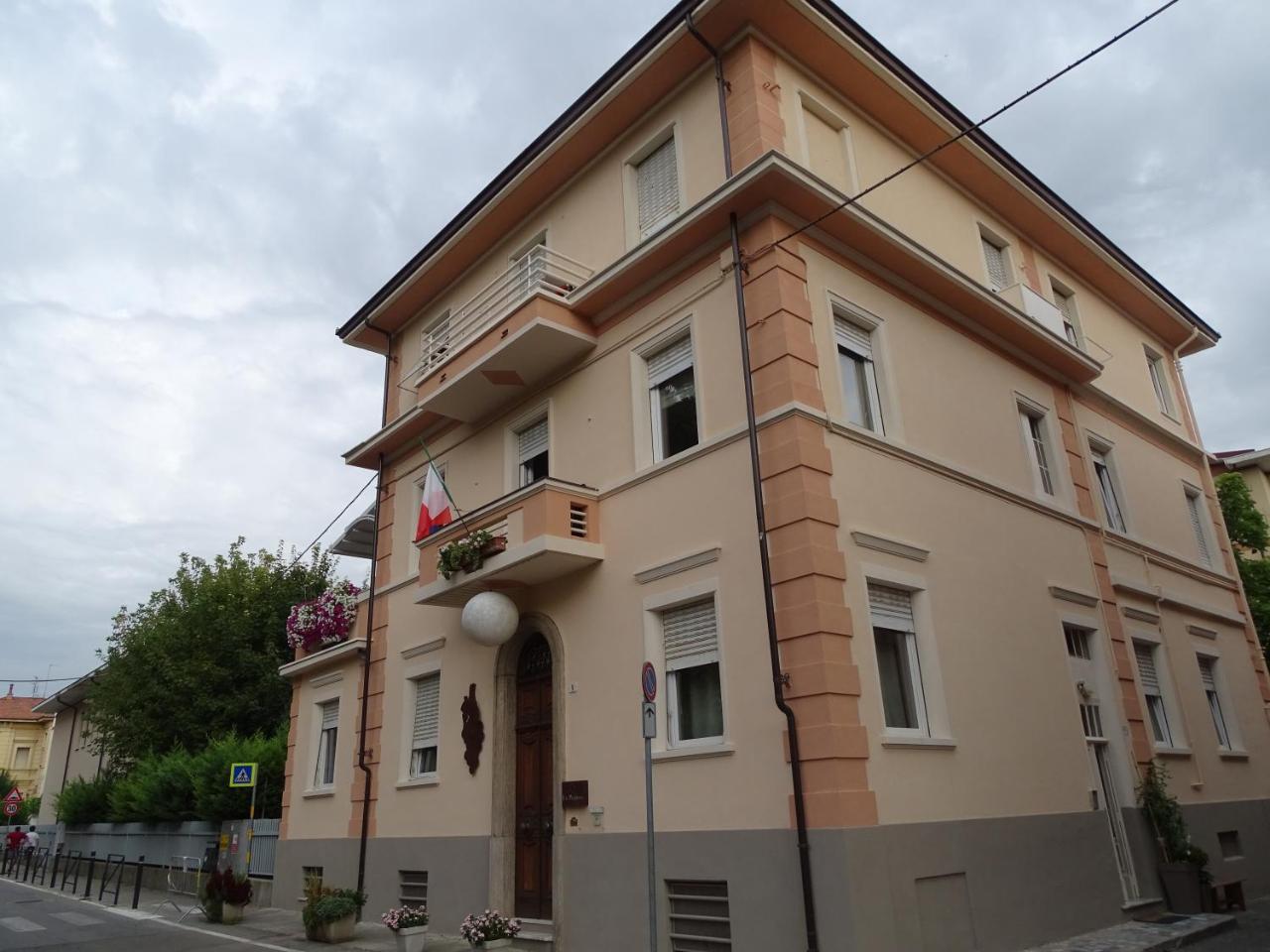 La Pajassa Bed & Breakfast Алба Екстериор снимка
